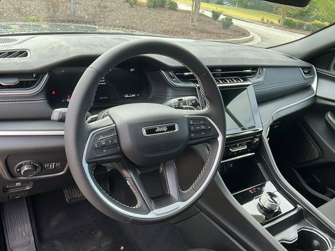 New 2025 Jeep Grand Cherokee 4WD image 22