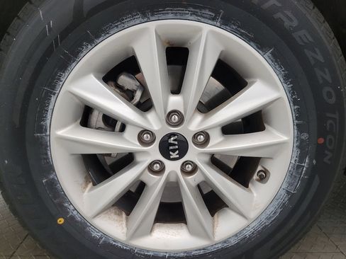 Used 2020 Kia Sorento LX FWD image 31