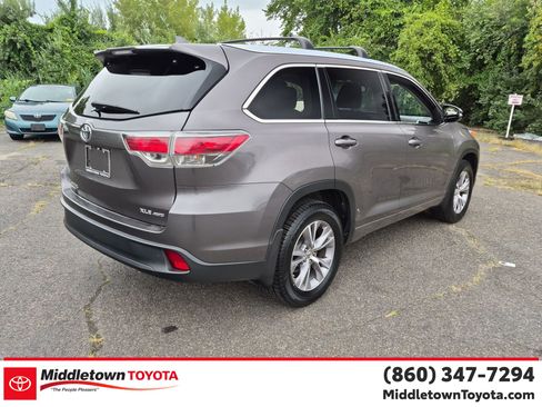 Used 2015 Toyota Highlander XLE AWD/4WD image 3