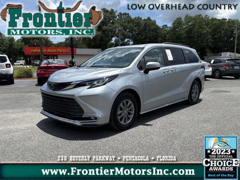 Used 2022 Toyota Sienna XLE image 1