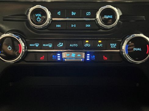 Used 2023 Ford F150 Lariat AWD/4WD image 18