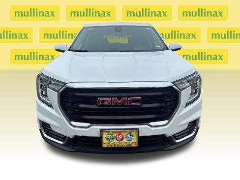 Used 2024 GMC Terrain SLE AWD/4WD image 16
