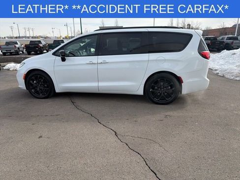 Used 2025 Chrysler Pacifica Limited FWD image 7