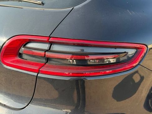 Used 2018 Porsche Macan AWD/4WD image 13