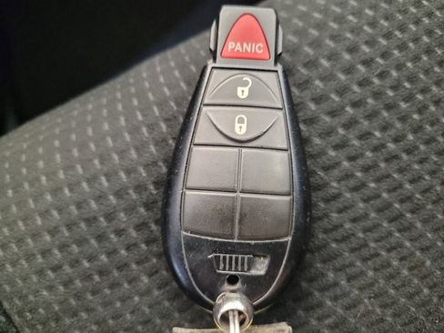 Used 2016 Dodge Grand Caravan SE FWD image 32