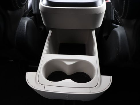 Used 2023 Chrysler Pacifica Touring-L image 23