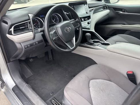 Used 2022 Toyota Camry LE image 9