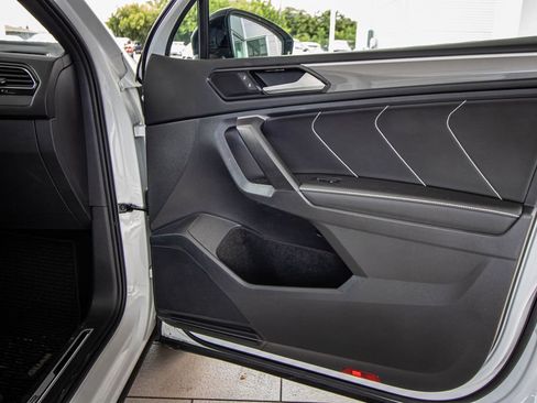 Certified 2023 Volkswagen Tiguan SE R-Line FWD image 18
