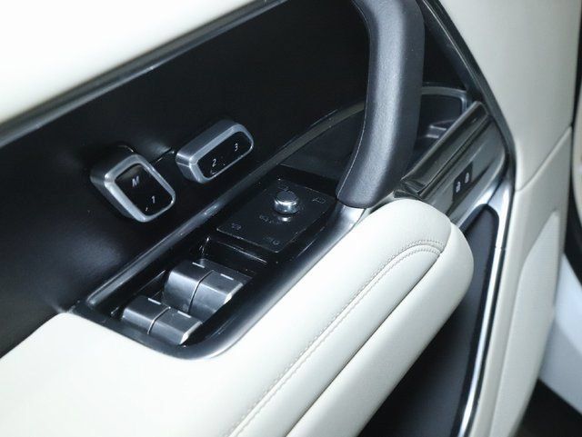 Certified 2023 Land Rover Range Rover SE AWD/4WD image 31