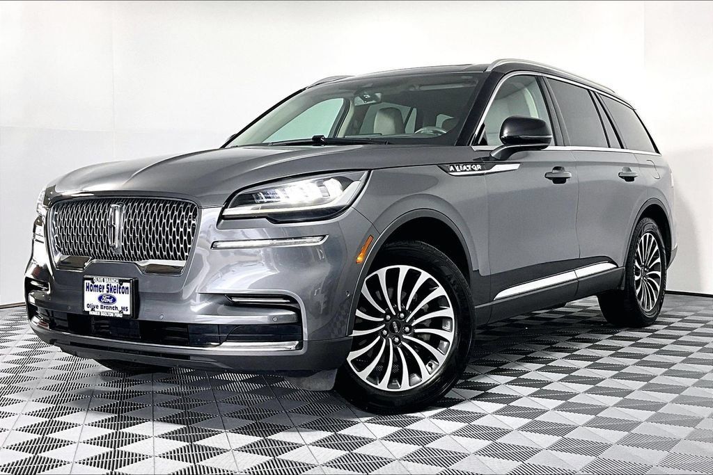 Used 2023 Lincoln Aviator Reserve w/ Equipment Group 201A AWD/4WD image 2