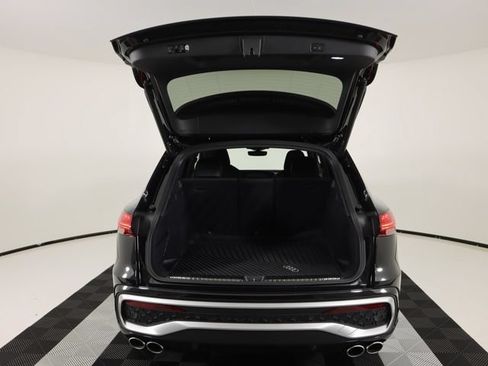 Used 2025 Audi SQ5 Prestige w/ Prestige Package AWD/4WD image 24