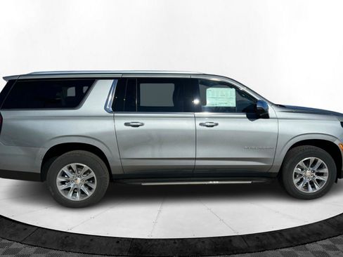 New 2026 Chevrolet Suburban Premier image 7