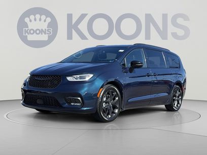 Used 2025 Chrysler Pacifica Limited