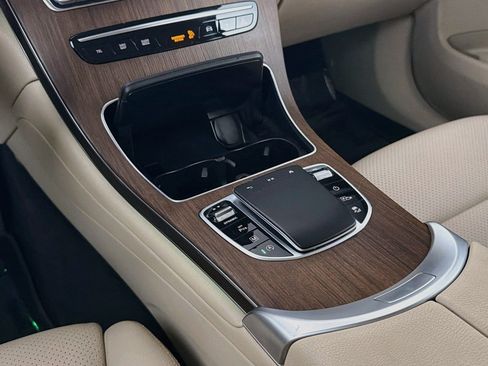 Used 2022 Mercedes-Benz GLC 300 image 6