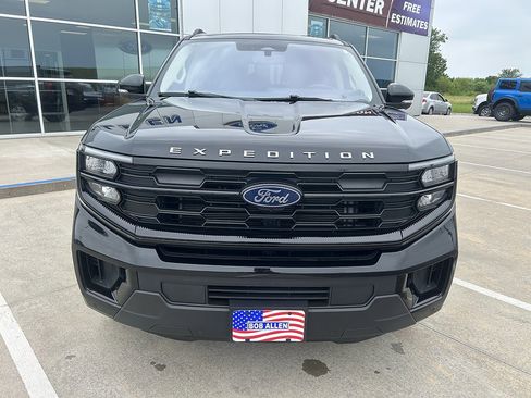 Used 2025 Ford Expedition Max Active AWD/4WD image 8