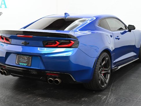 Used 2017 Chevrolet Camaro SS RWD image 3