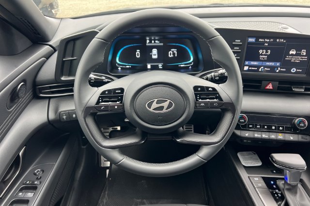New 2026 Hyundai Elantra SEL Sport FWD image 13