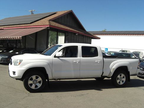 Used 2012 Toyota Tacoma PreRunner w/ TRD Sport Pkg RWD image 3