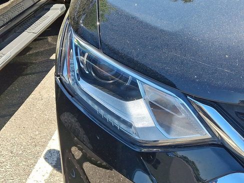 Used 2021 Chevrolet Traverse LS FWD image 4