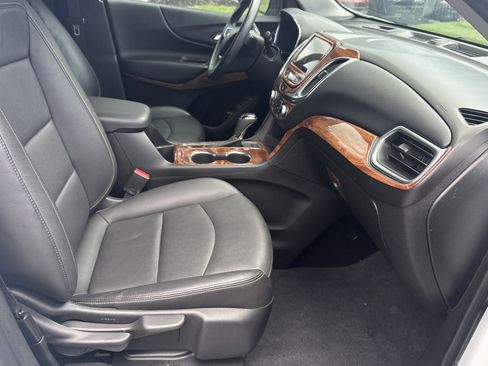 Certified 2020 Chevrolet Equinox LT w/ Sport Edition FWD image 13