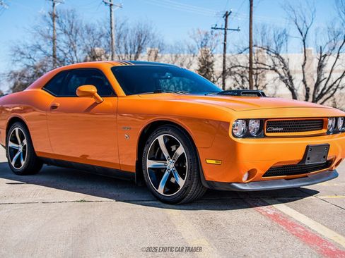 Used 2014 Dodge Challenger R/T image 12