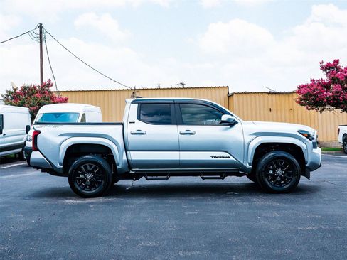 Used 2025 Toyota Tacoma SR5 AWD/4WD image 6
