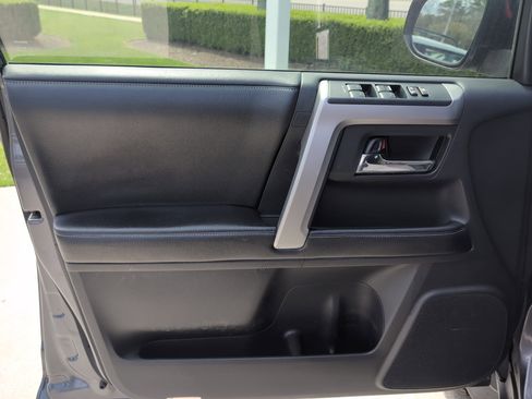 Used 2015 Toyota 4Runner SR5 image 14