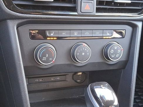 Certified 2022 Volkswagen Taos SE image 21