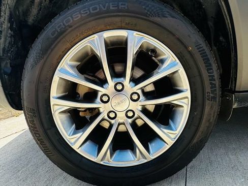 Used 2019 Jeep Cherokee Latitude Plus FWD image 19