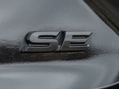 Used 2025 Toyota Camry SE image 6