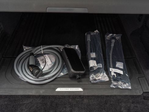 Used 2025 Land Rover Range Rover SE AWD/4WD image 40