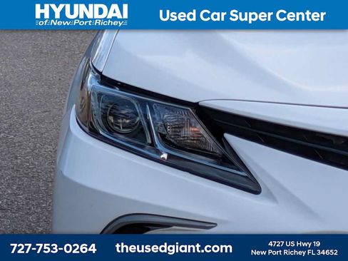Used 2022 Toyota Camry LE FWD image 9