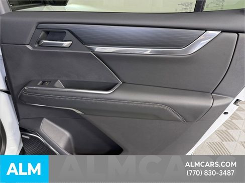 Used 2025 GMC Acadia Elevation image 37