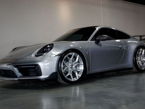 Used 2023 Porsche 911 Carrera T image 3