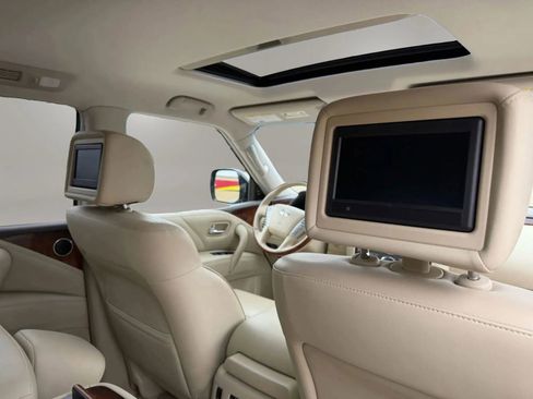 Used 2016 INFINITI QX80 4WD w/ Deluxe Technology Package image 11