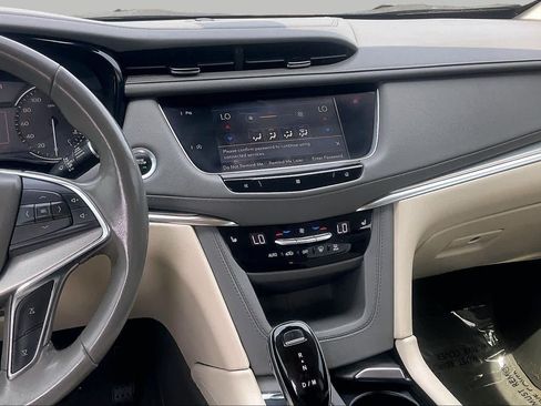 Used 2020 Cadillac XT5 Premium Luxury FWD image 7