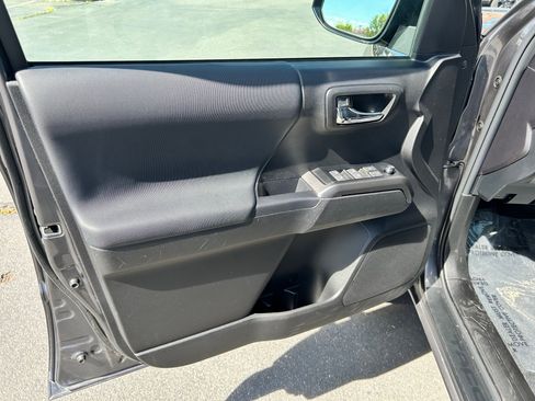 Used 2023 Toyota Tacoma TRD Off-Road image 9