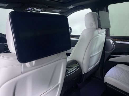 New 2026 Cadillac Escalade Platinum Sport w/ LPO, ONYX Package AWD/4WD image 17