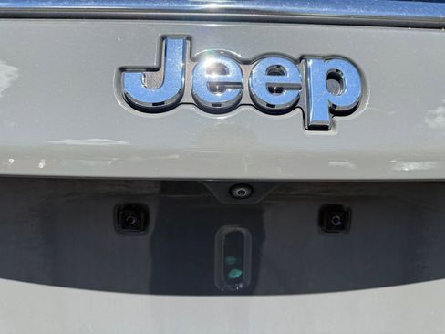 Used 2023 Jeep Compass Latitude w/ Sun and Sound Group AWD/4WD image 17