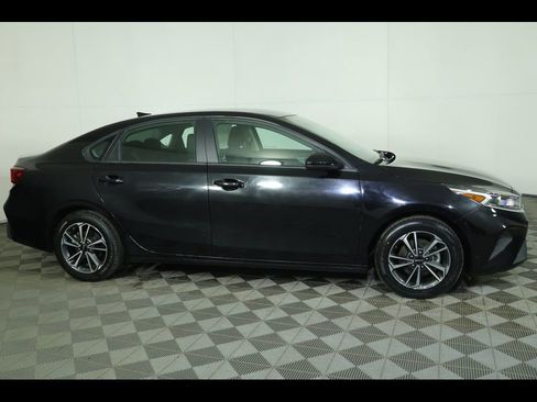 Used 2024 Kia Forte LXS image 12