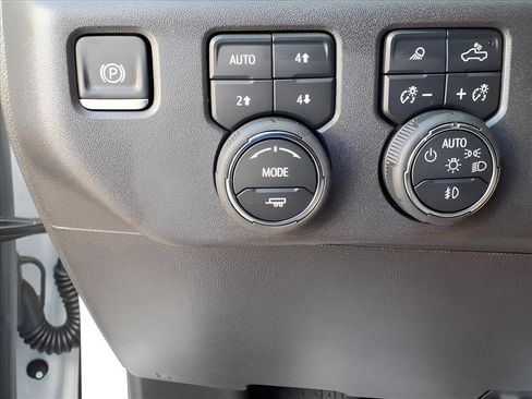 Used 2025 Chevrolet Silverado 1500 ZR2 image 18