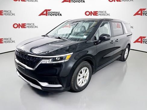 Used 2023 Kia Carnival LX image 3