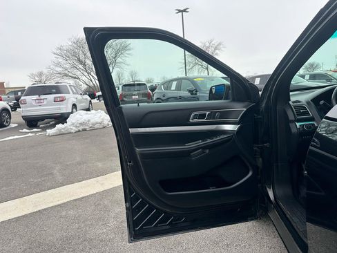 Used 2016 Ford Explorer XLT w/ Equipment Group 202A image 11