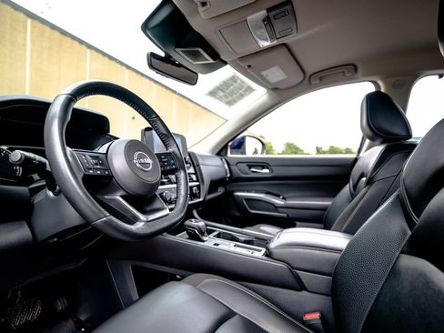 Used 2023 Nissan Pathfinder SL FWD image 5