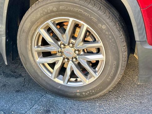 Used 2017 GMC Acadia SLE image 6