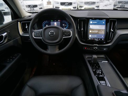Certified 2025 Volvo XC60 B5 Core image 11