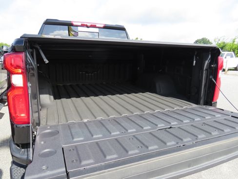 Used 2025 Chevrolet Silverado 1500 High Country w/ High Country Premium Package AWD/4WD image 16