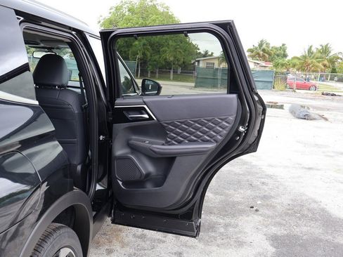 New 2025 Mitsubishi Outlander SEL image 30