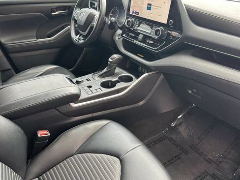 Used 2023 Toyota Highlander XSE AWD/4WD image 19