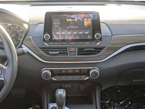 Used 2025 Nissan Altima 2.5 SV image 18